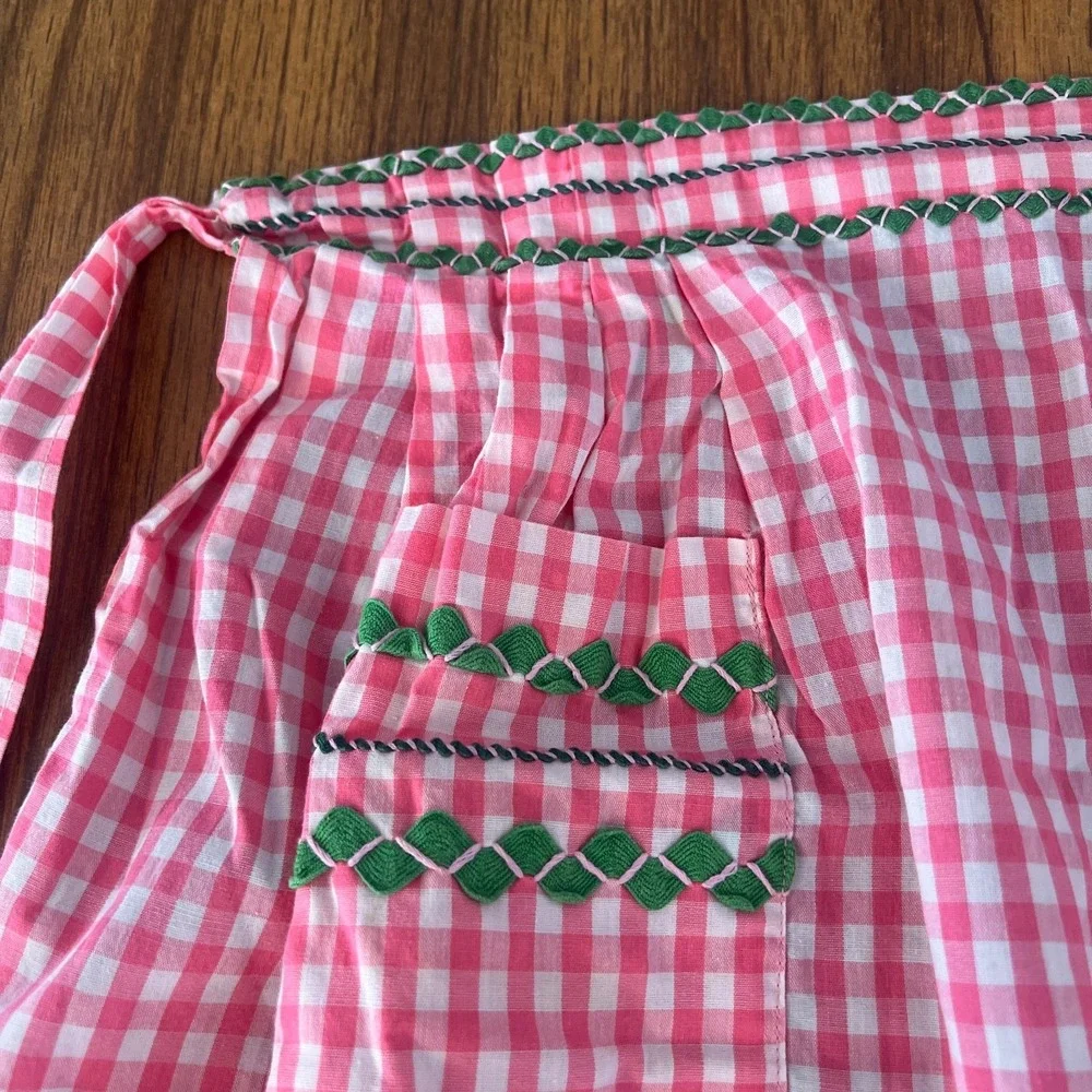 Vtg Pink & White Gingham Check Apron w/ Hand Stitched Embroidery Rick Rack‎ Trim